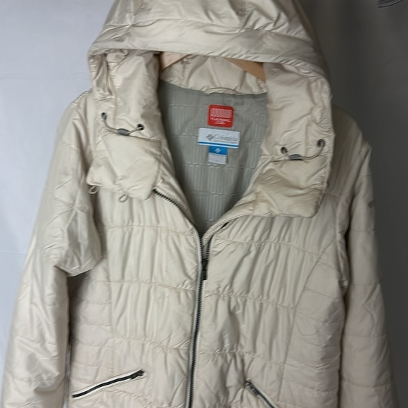 Women’s Large Columbia Puffer Jacket  | Cream White;Thermal Coil;Water Resistant - Picture 4 of 5
